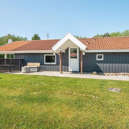 8 Person Holiday Home In Hejls Esterno foto