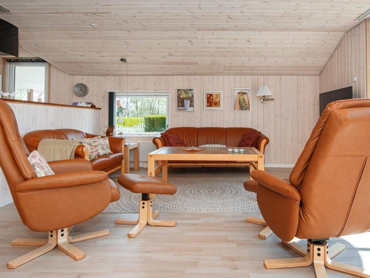 8 Person Holiday Home In Hejls Esterno foto