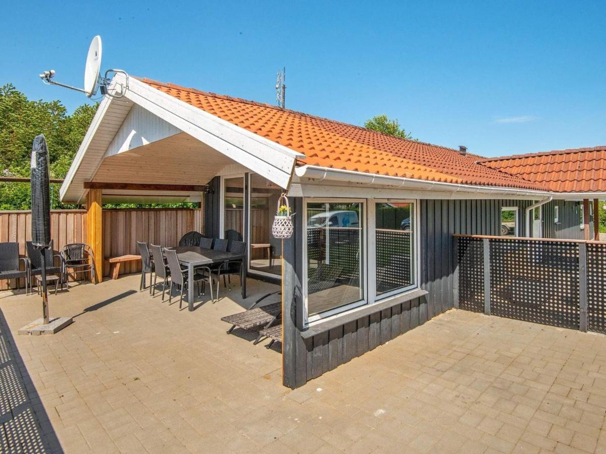 8 Person Holiday Home In Hejls Esterno foto