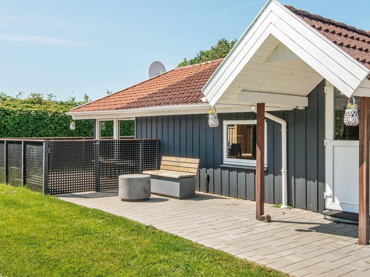 8 Person Holiday Home In Hejls Esterno foto